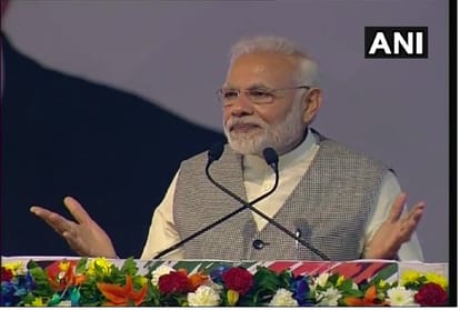 old age man very happy from pm modi 
