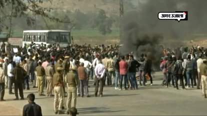 Woman cries to see her ailing relative amid Karni Sena protest