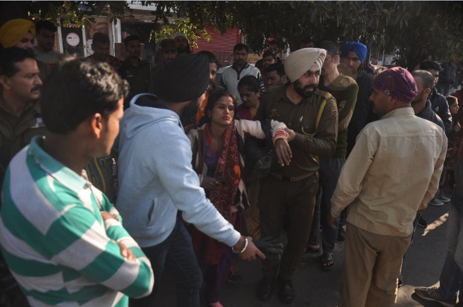 बेकाबू टैंकर ने महिला को कुचला, मौत