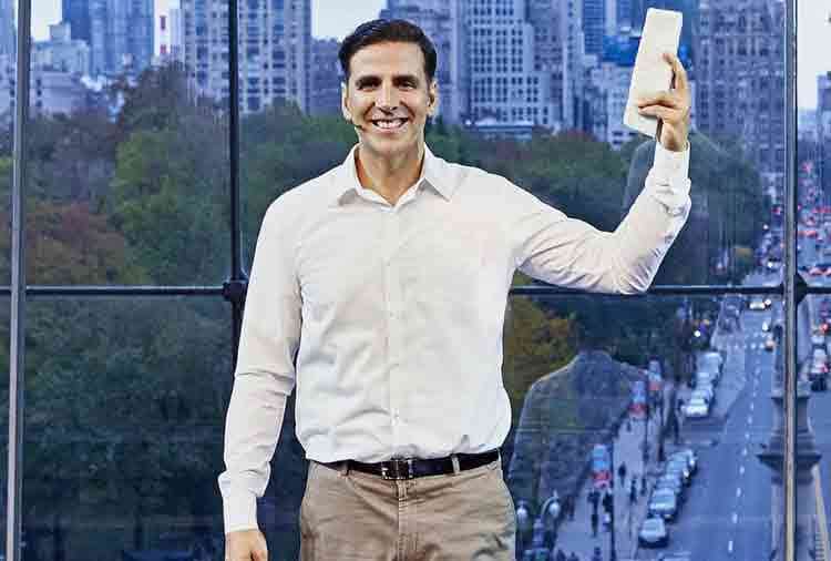 akshay kumar prank in the set of padman with sonam and radhika