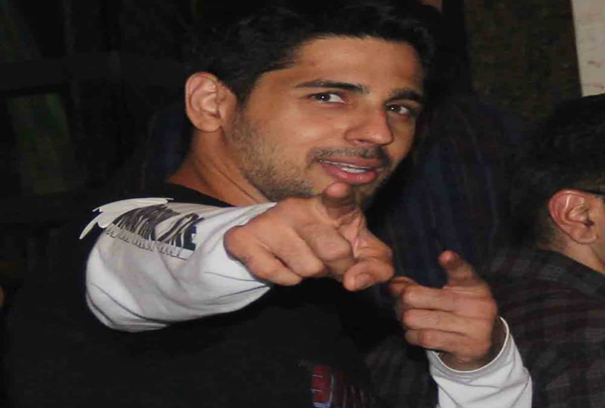 aiyaari star sidharth malhotara celebrates birthday with jawans