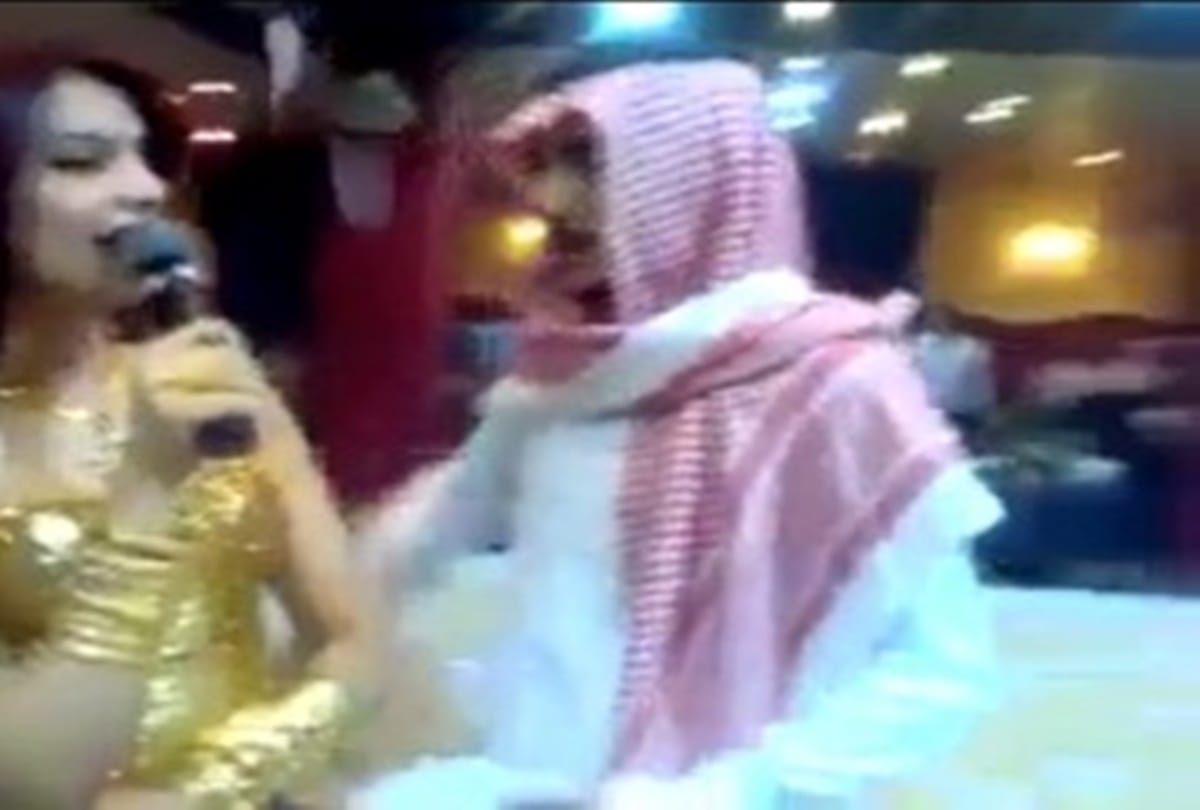 video being viral of a Sheikh who spend billions in one night on a singer 