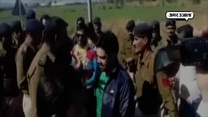 Right wing members arrested, stopped from performing Bharat Mata Aarti in Missionary School