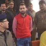 लाल स्वेटर में आशीष सिंह राजपूत