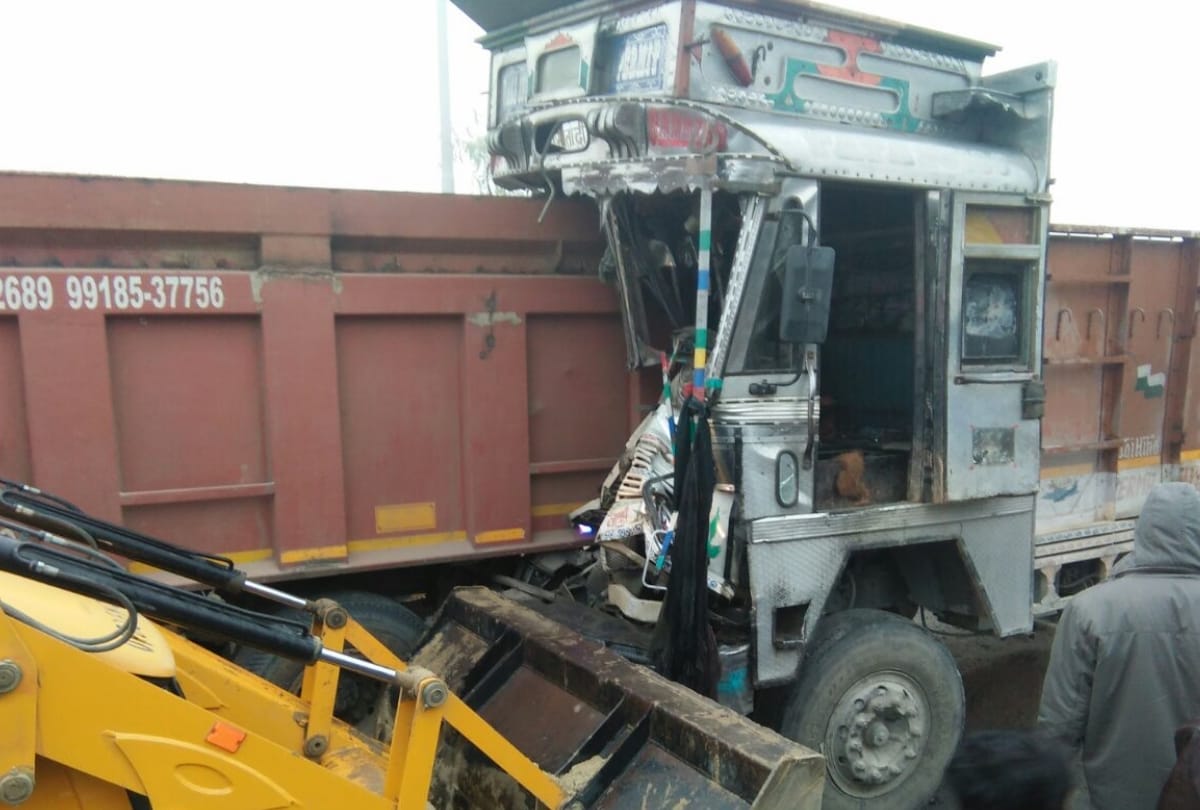 four truck collide due to fog in shaheed path