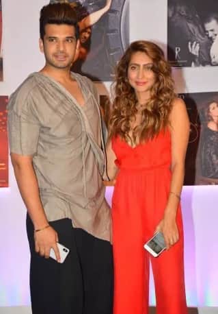 anusha dandekar poses in front of media at dabboo ratnani party