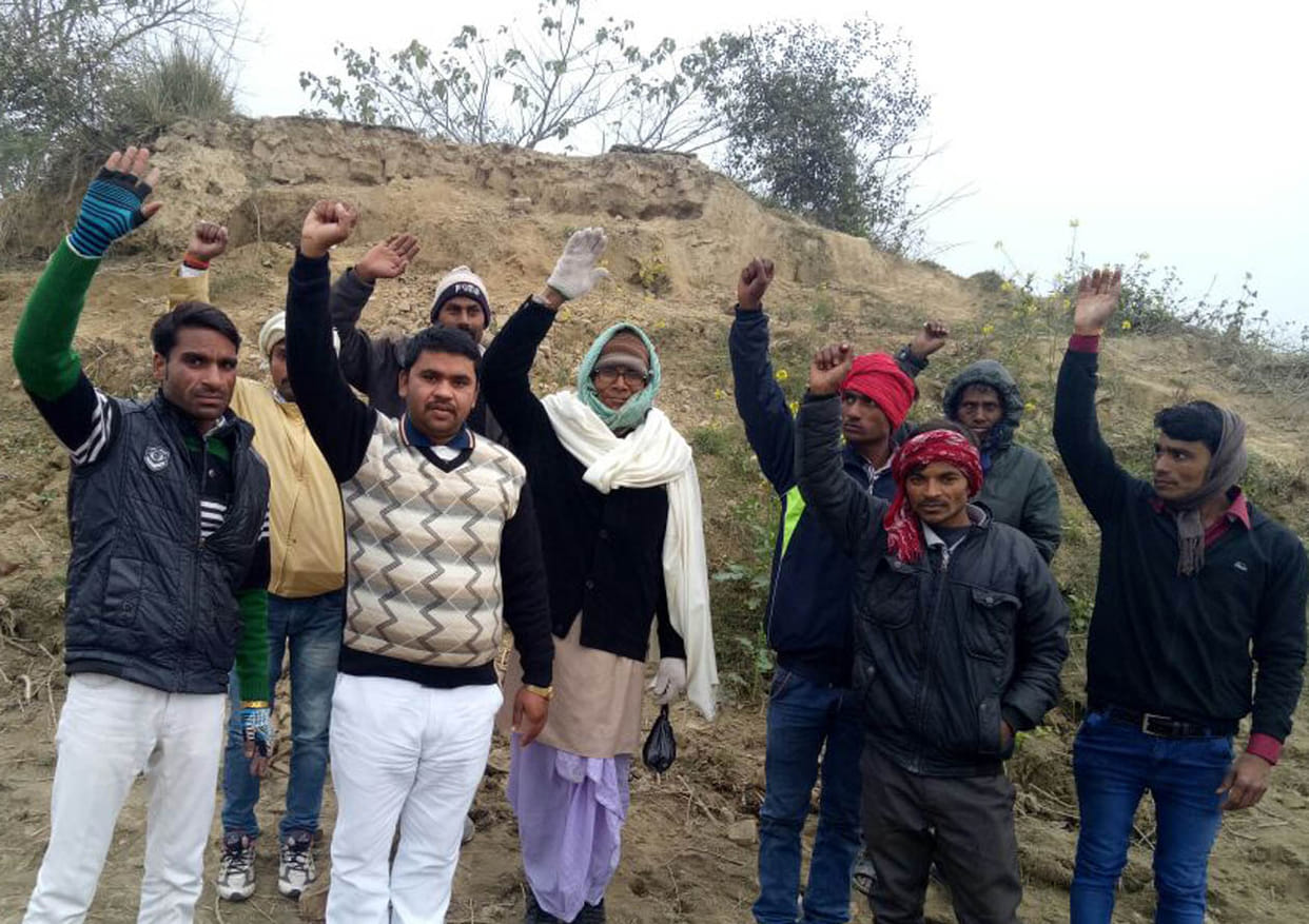 बाढ़ पीड़ितों ने दी भूख हड़ताल की धमकी