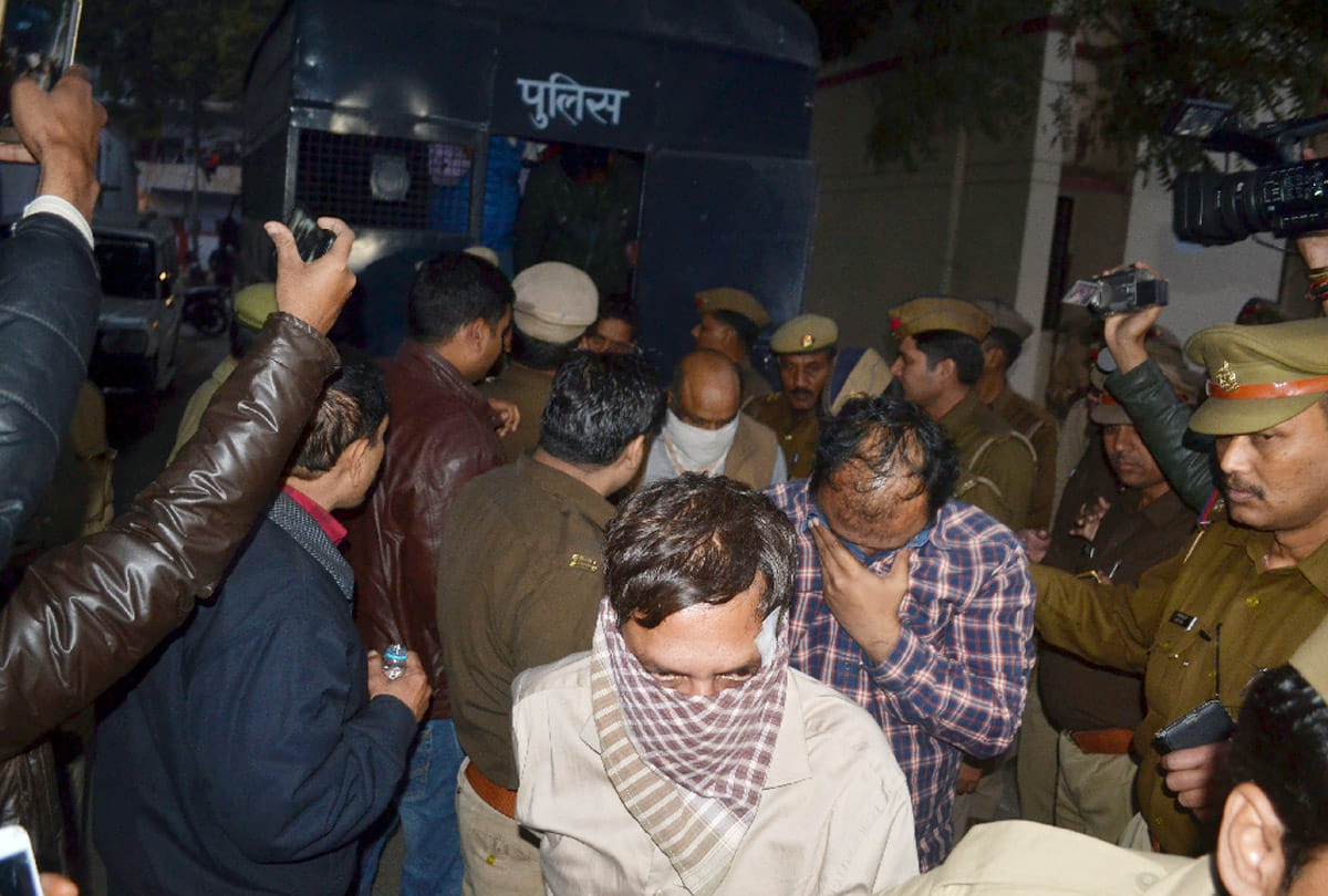 Demonetized currency worth crores seized from a residential premises