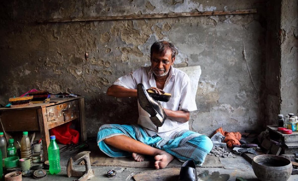when Bijay Das get begging in his childhood