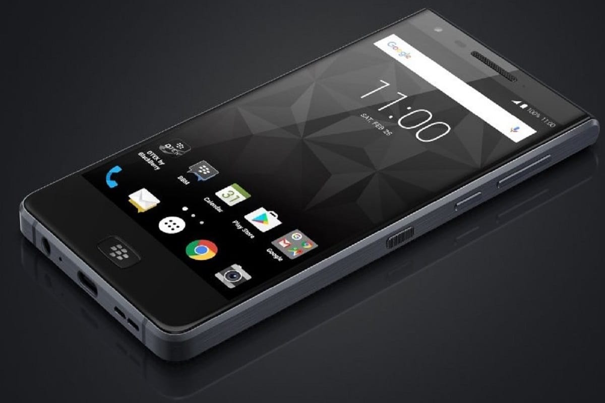 भारत में इस वेबसाइट पर लिस्ट हुआ ब्लैकबेरी का पहला फुल टच-स्क्रीन BlackBerry Motion BlackBerry Motion listed on Flipkart at Rs 42,999
