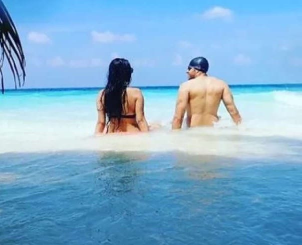 TV actor Gaurav khanna enjoying holiday with wife Akansha in maldives