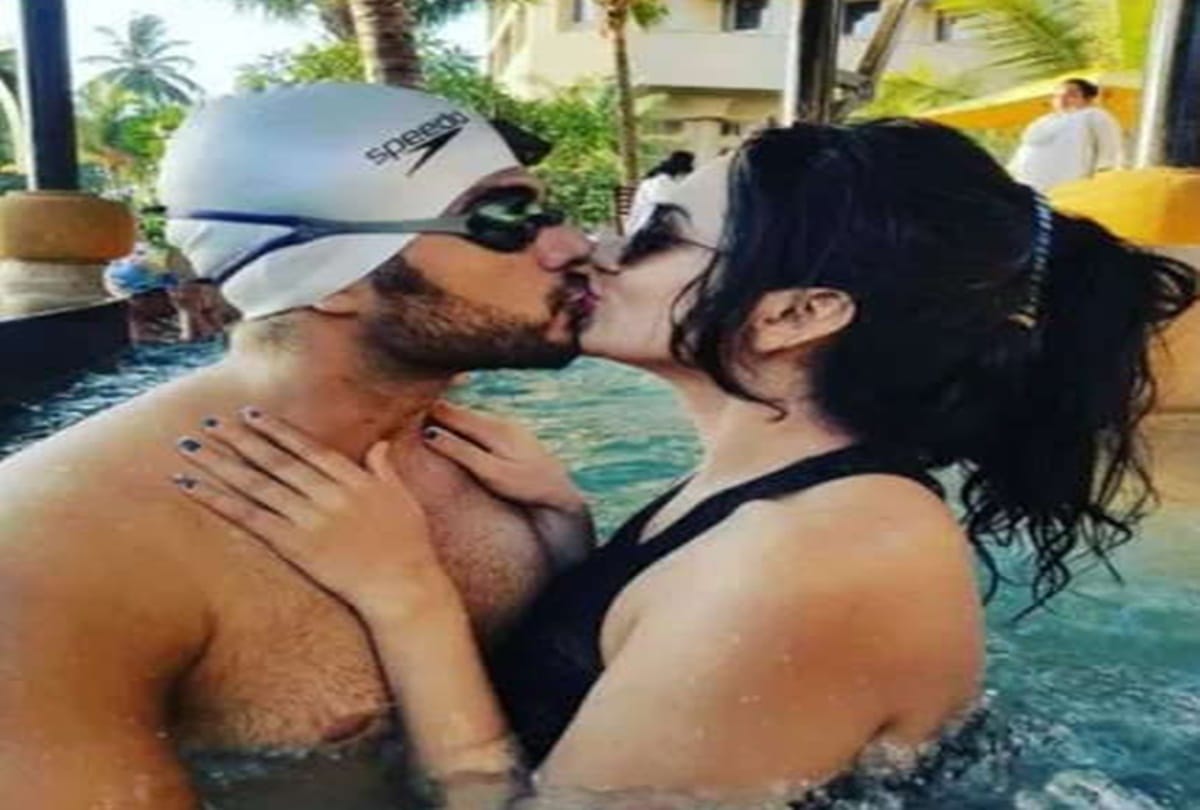 TV actor Gaurav khanna enjoying holiday with wife Akansha in maldives