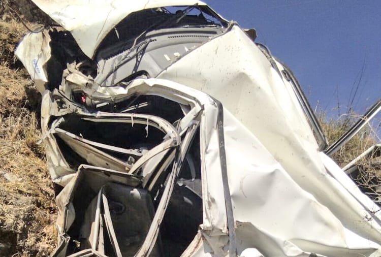 three people died in car accident at kupvi chaupal