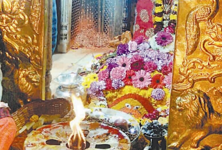 woman devotee from delhi donated gold to chintpurni temple
