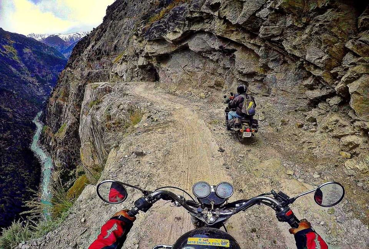 FIVE EXTREME DANGEROUS ROADS IN THE WORLD