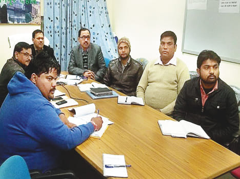 वीडियो कांफ्रेसिंग में मौजूद प्रभारी डीएम व प्रभारी सीडीओ। 