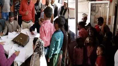 DUE TO COLD WEATHER GOVERNMENT SCHOOL STUDENT FALL SICK IN HARMIRPUR ADMITTED IN CHC HOSPITAL