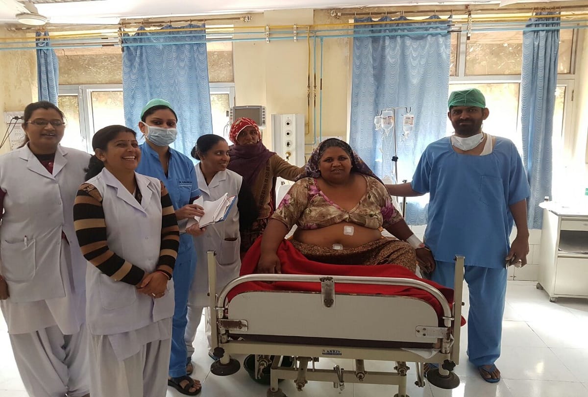 rajasthan ajmer doctors operated 130 kg woman who had stones