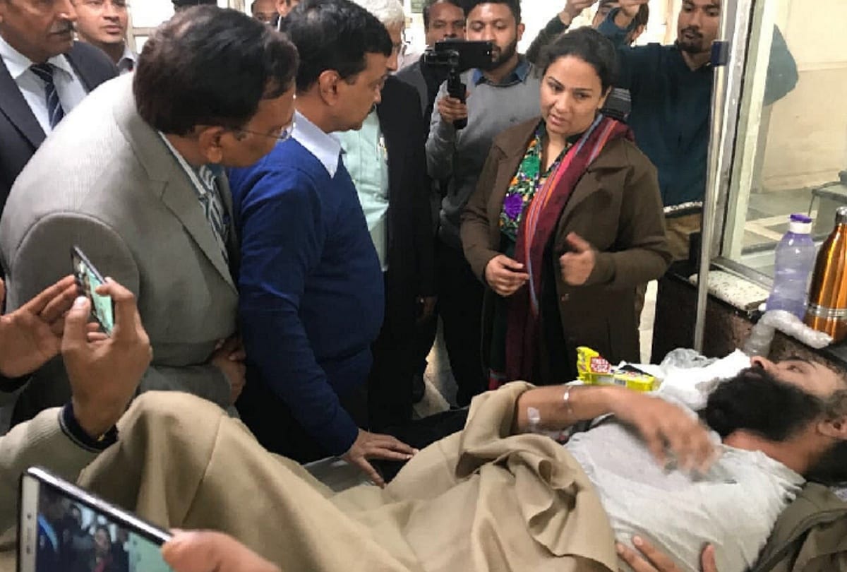 kejriwal reached gtb hospital for a surprise check