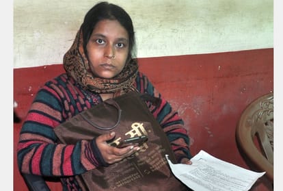 A young girl gives application to take permission for band baja in her marriage.