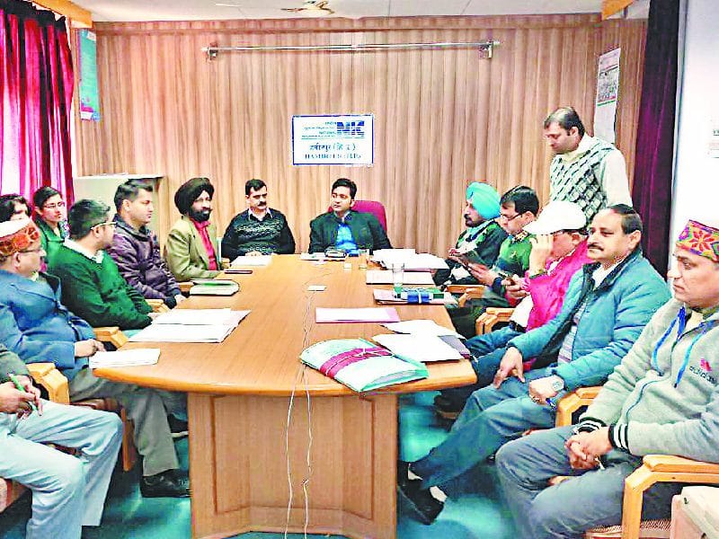 हमीरपुर बाजार में सड़क के दोनों ओर लगेगी ग्रिल