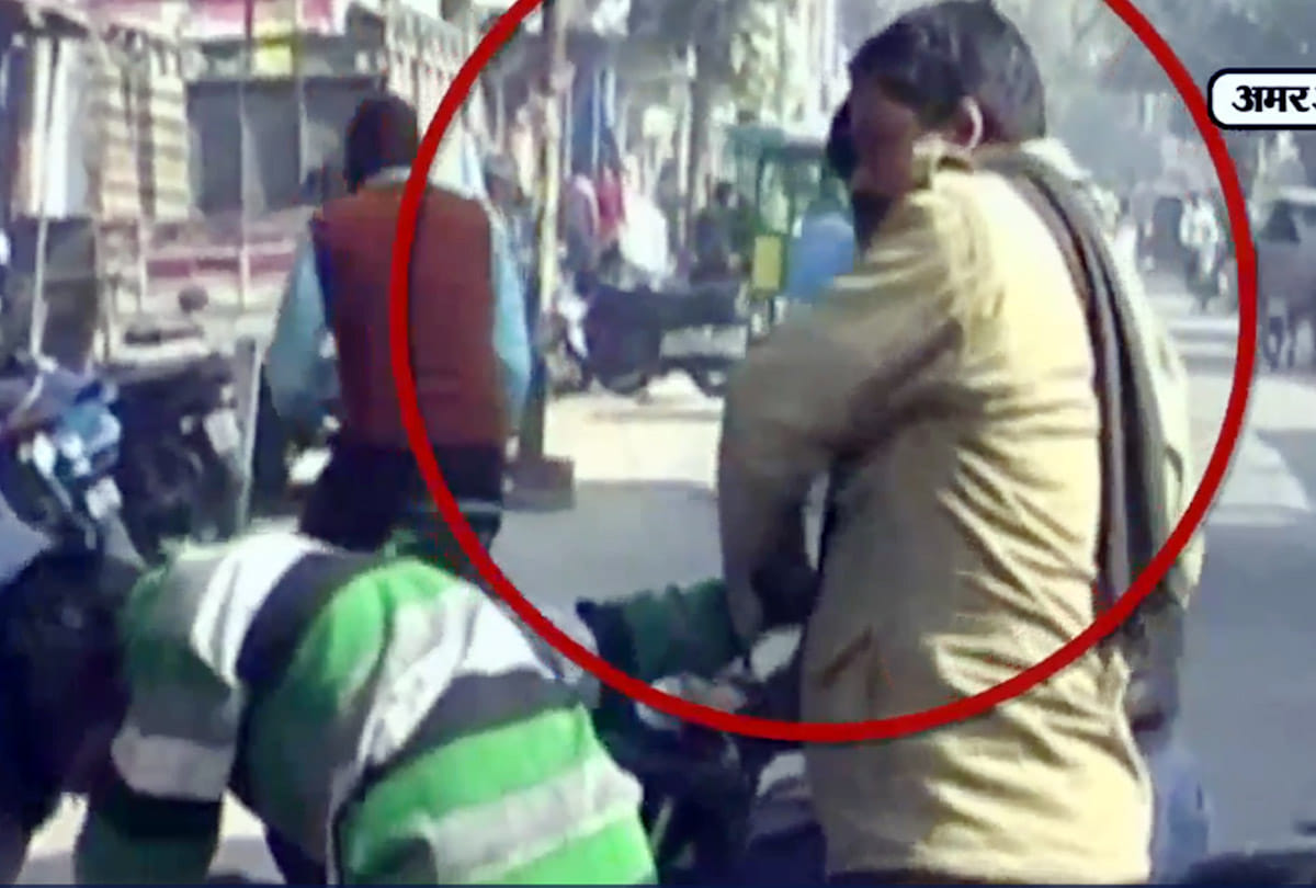 police constable beat student in fatehpur