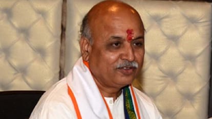 Narendra Modi and Praveen Togadia part their ways after Gujarat Riots