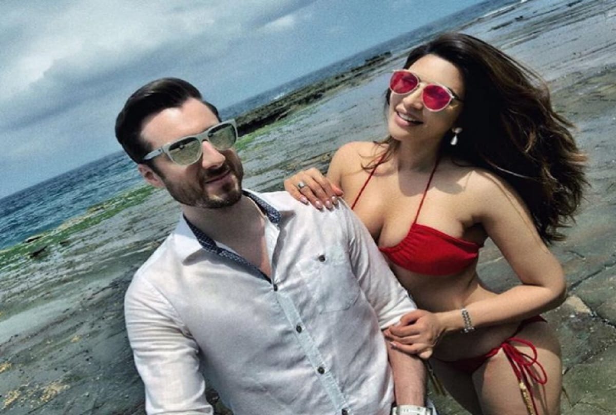 Shama Sikandar shared bikini photos on social media 