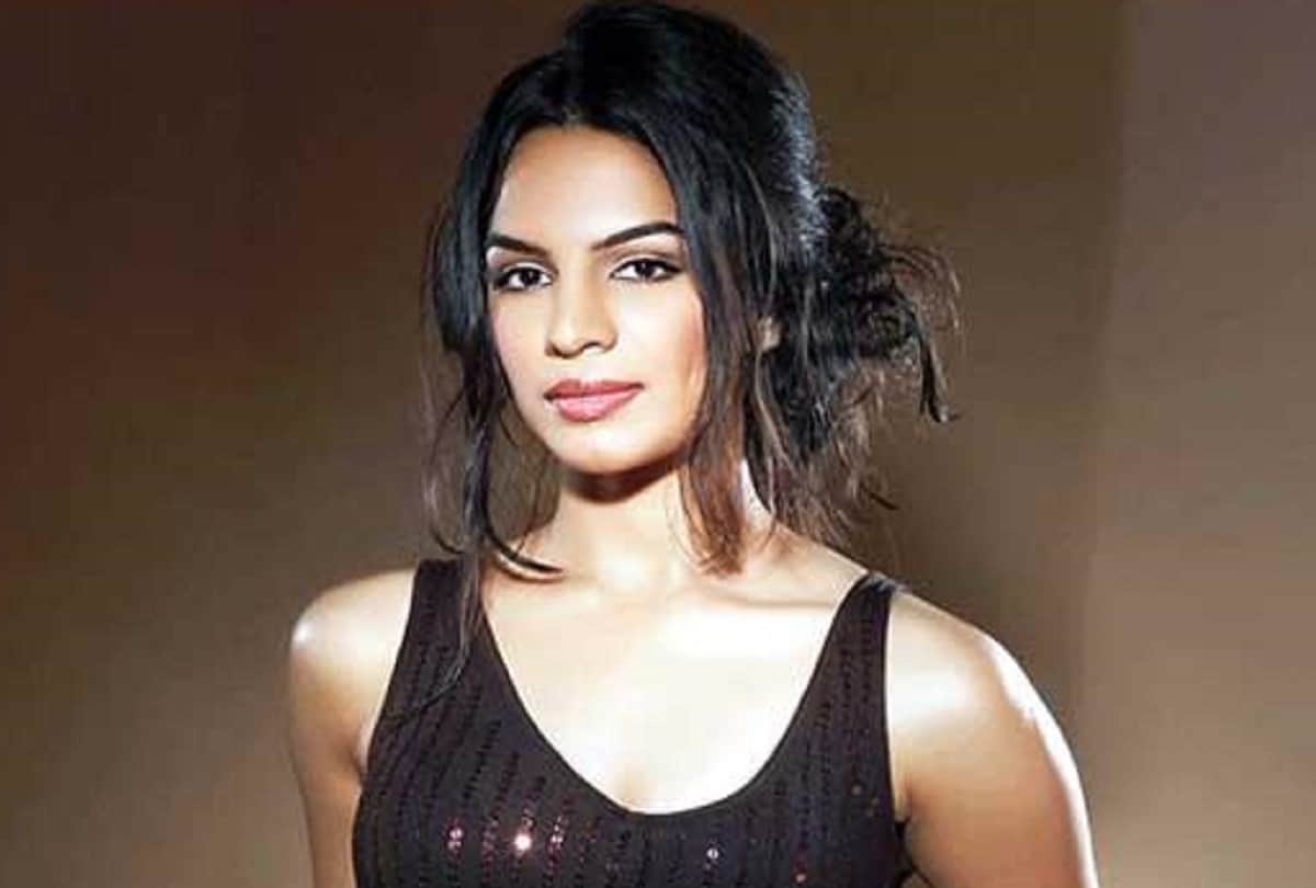 Kumkum Bhagya Actress Shikha Singh Announces Her Pregnancy Flaunts Baby Bump on Social Media