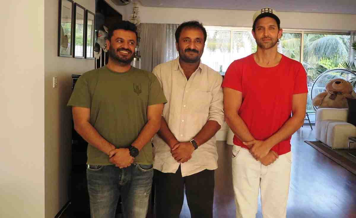 Hrithik roshan bought gift in varanasi for her mother and sister