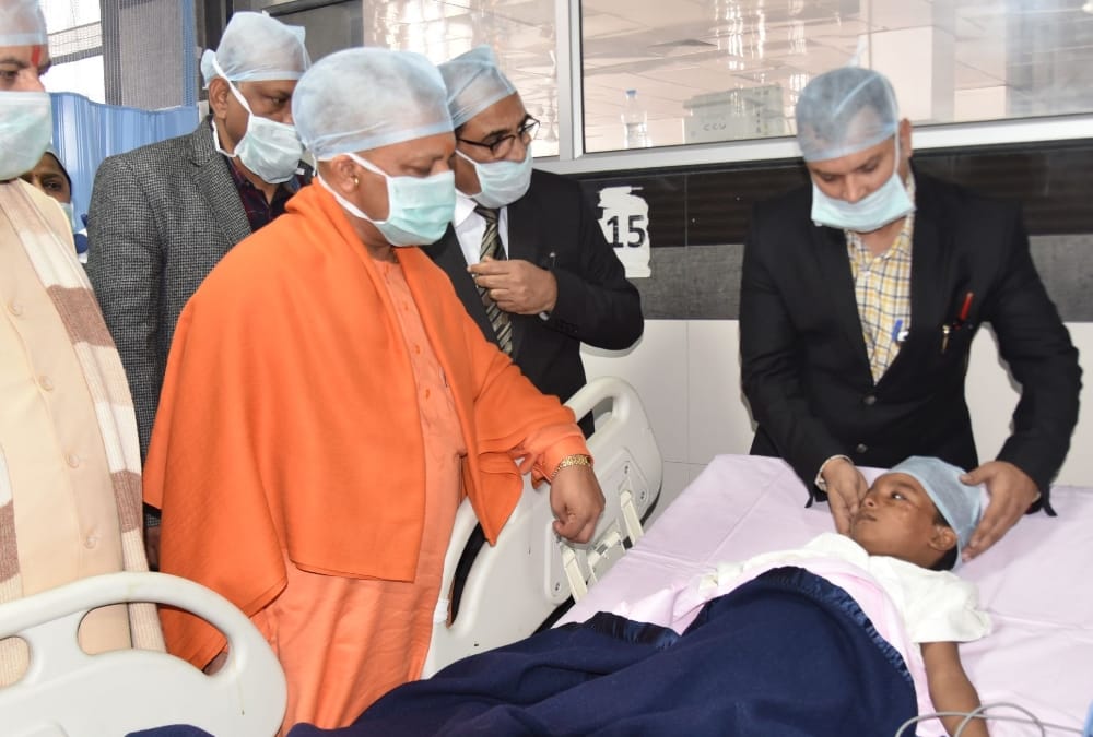 yogi adityanath meets injured child ritik in trauma in lucknow.