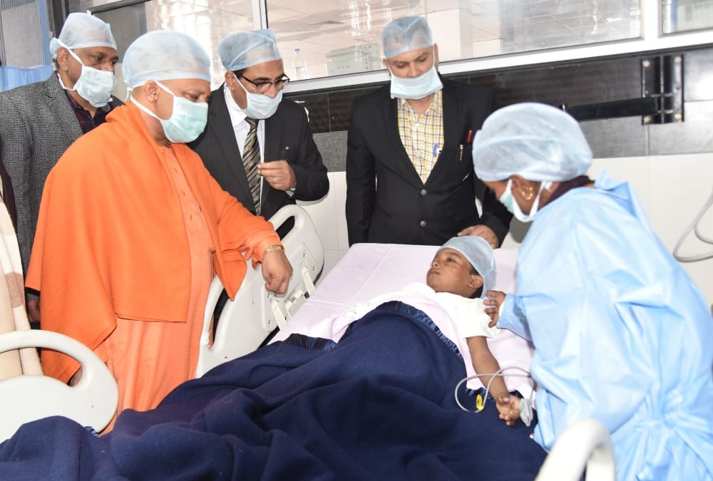 yogi adityanath meets injured child ritik in trauma in lucknow.