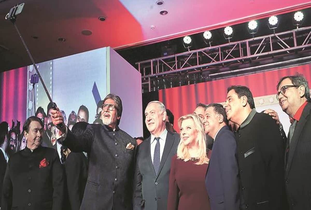 Shalom Bollywood Amitabh Bachchan takes a selfie with Israeli PM Benjamin Netanyahu