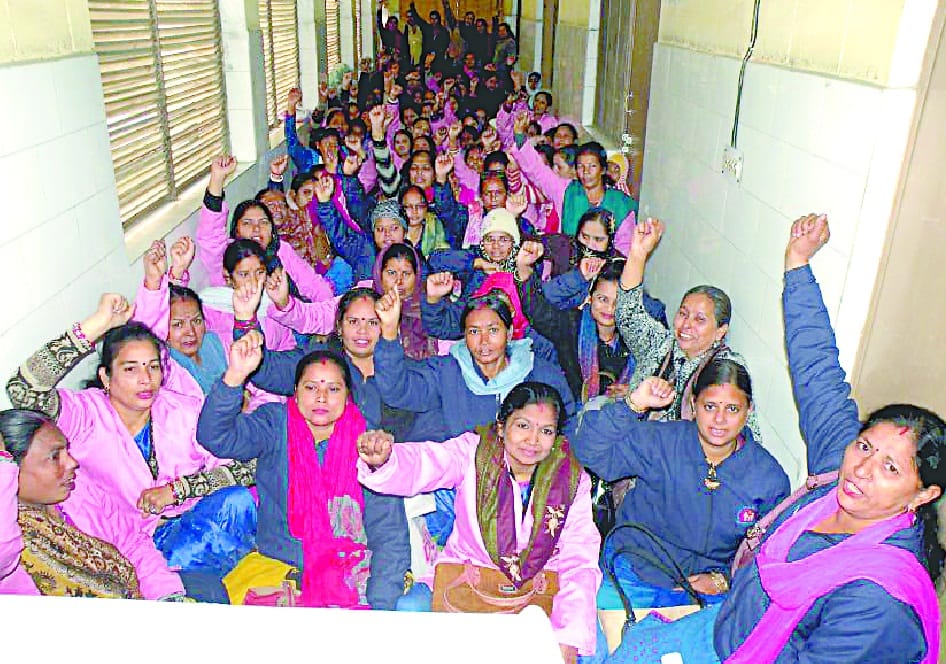 Asha workers protest for the wages 