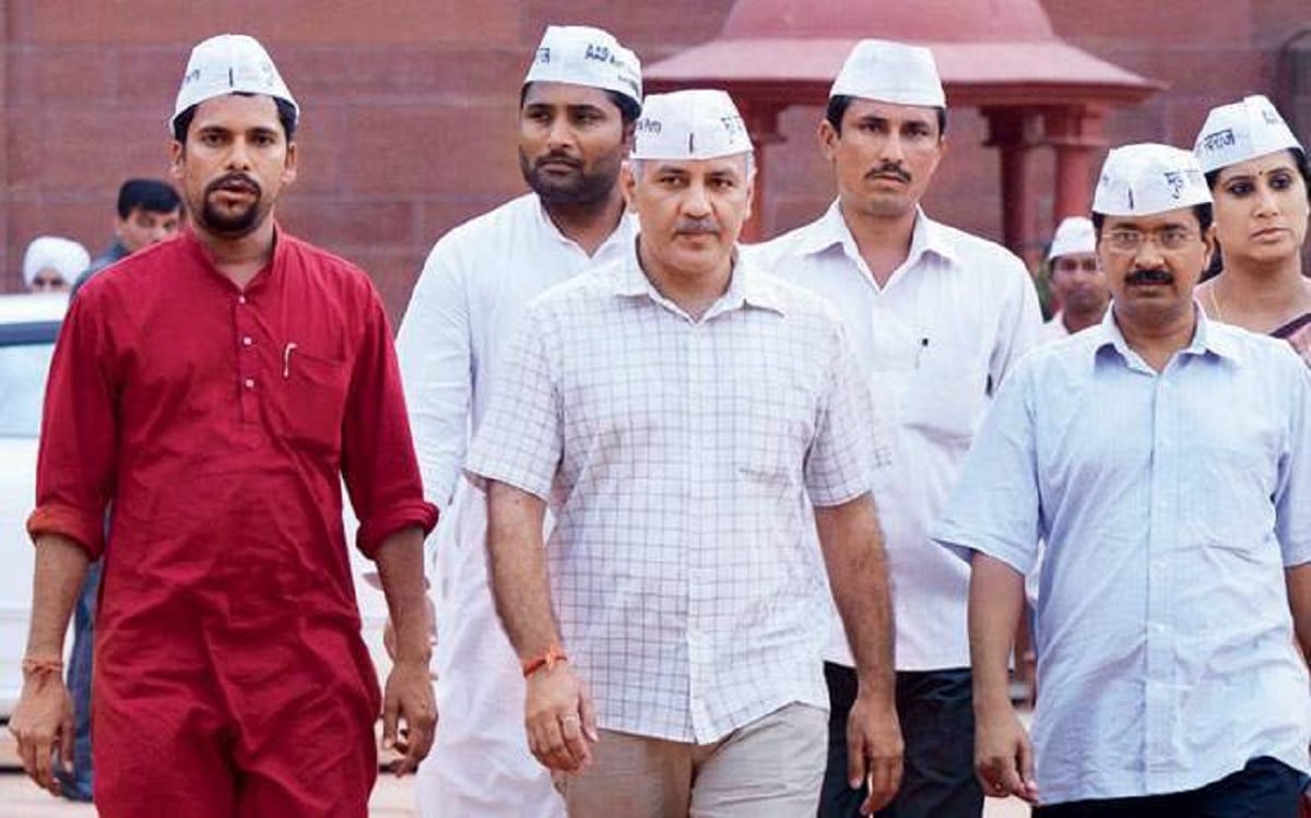 Disqualified 8 MLAs re-enter High Court