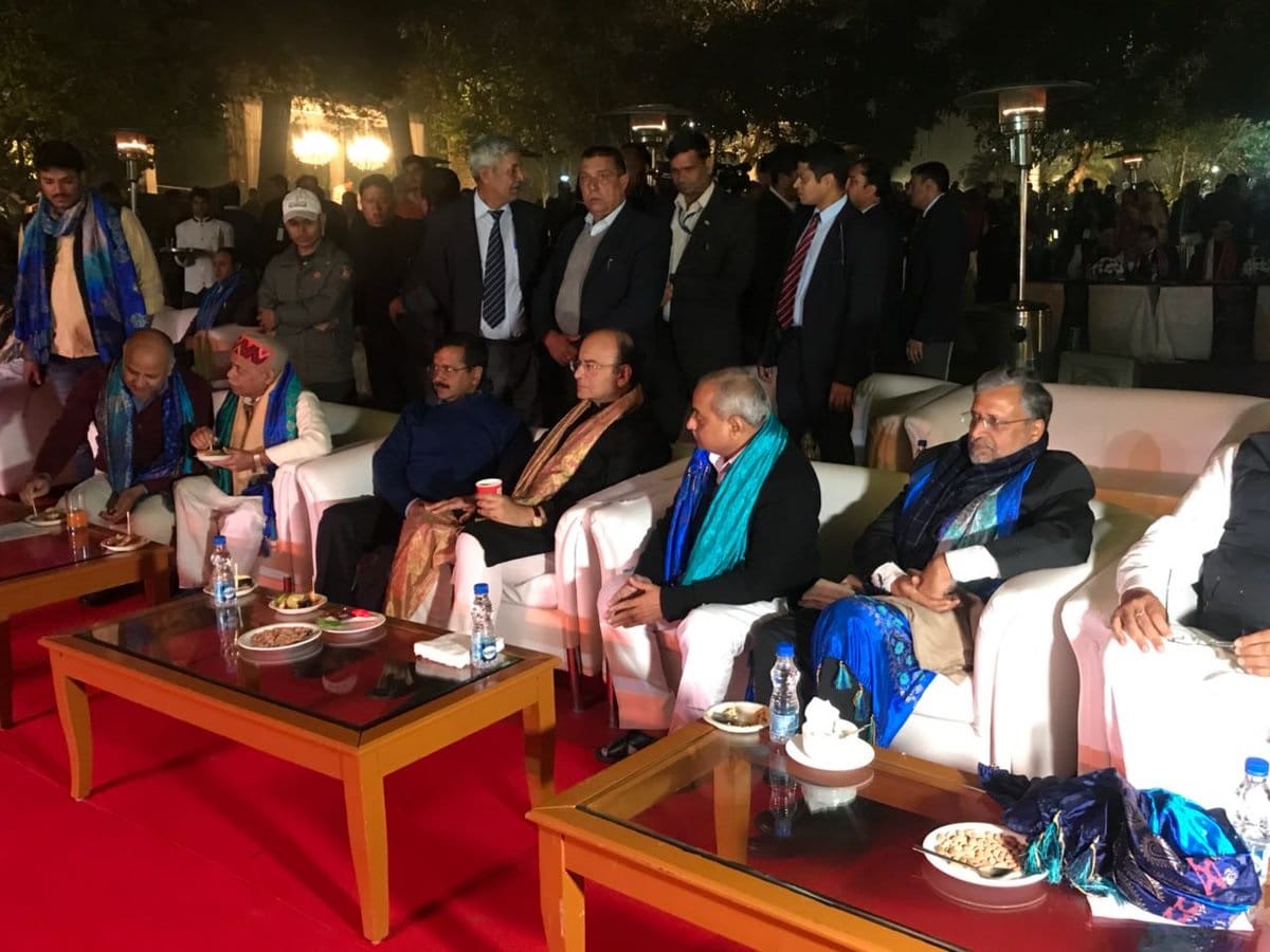 arun jaitley and arvind kejriwal forgot all their bitterness having dinner together