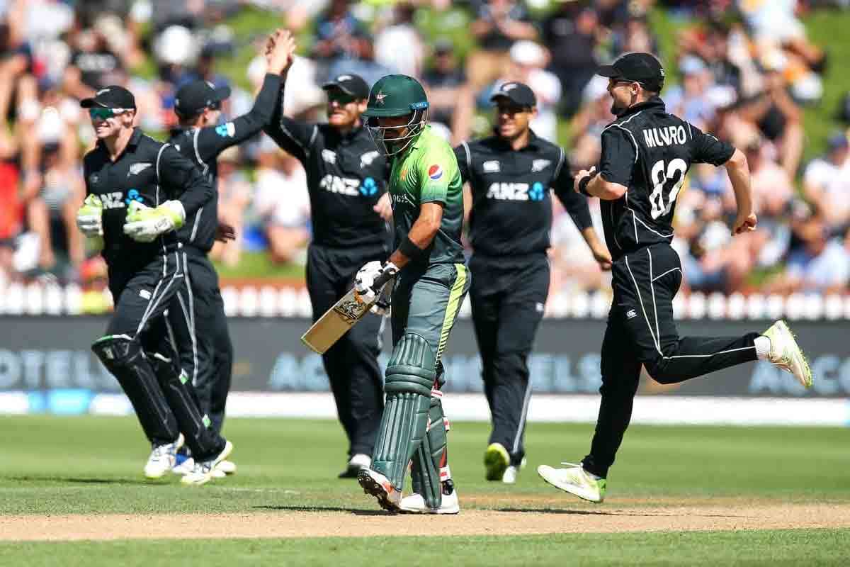 new zealand thrash pakistan in odi series by 5-0