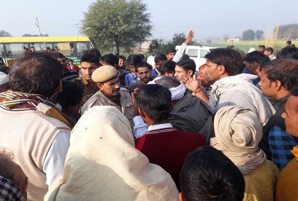 rajasthan alwar cow smuggler theft cow and firing in behror