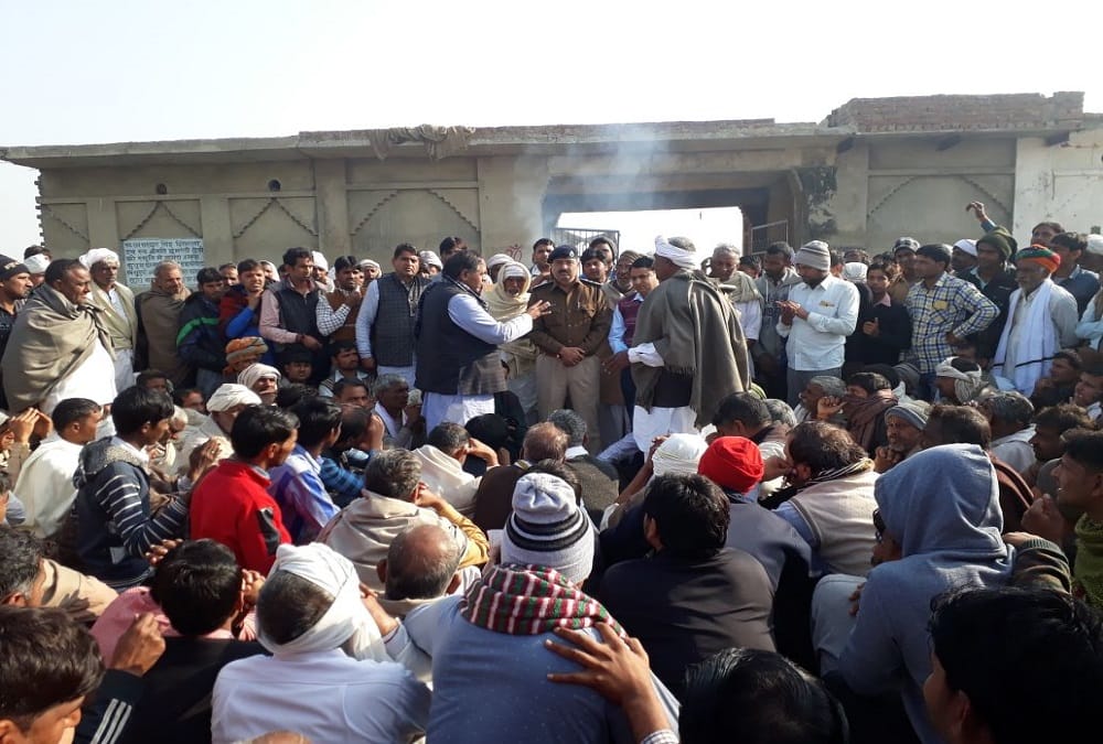 rajasthan alwar cow smuggler theft cow and firing in behror