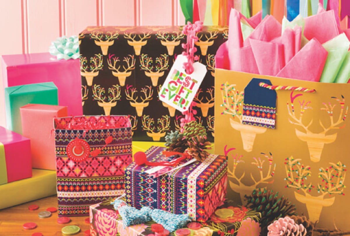 Gift Packaging Is Popular Work From Home Job Among Indian Housewives