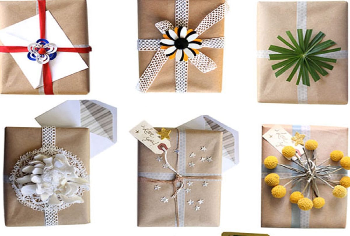 Gift Packaging Is Popular Work From Home Job Among Indian Housewives