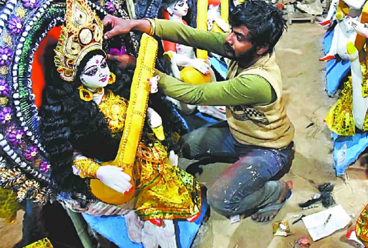 goddess saraswati statue creating in chandigarh kali badi