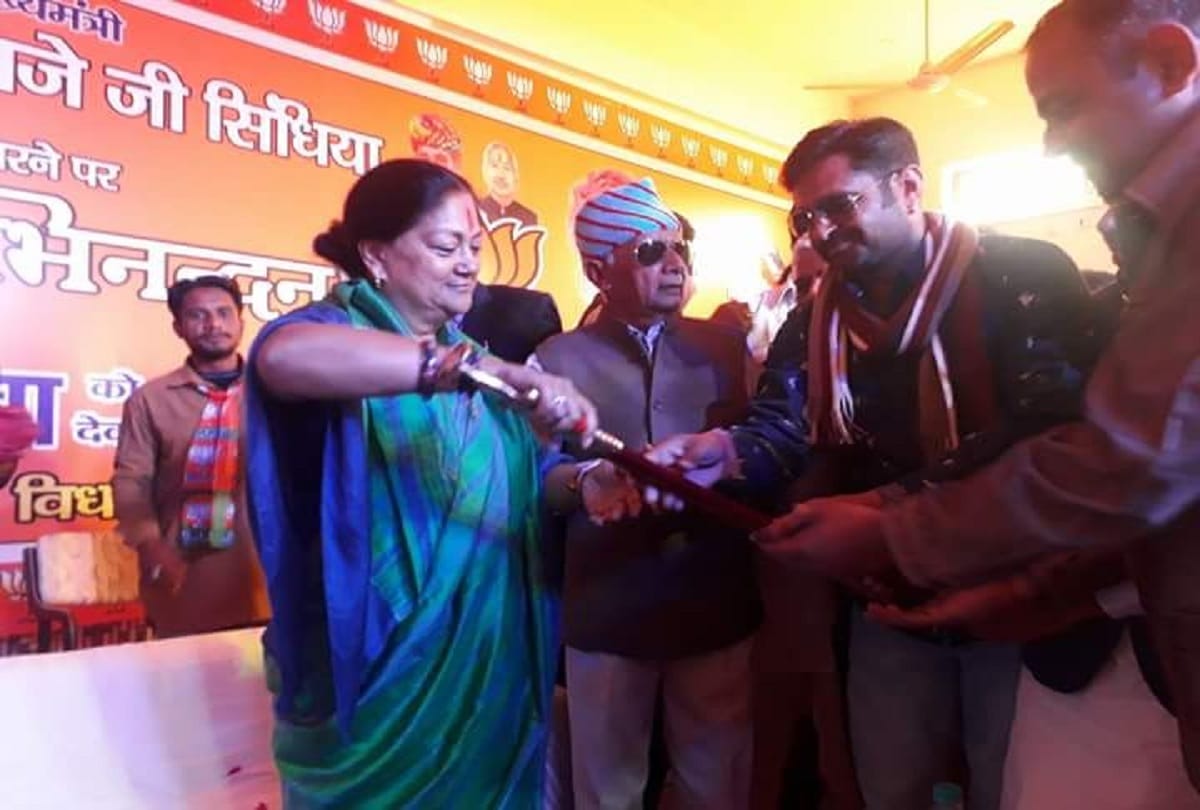 Cm vasundhara raje reached ajmer, sampark sabha for bjp candidate ramswaroop lamba