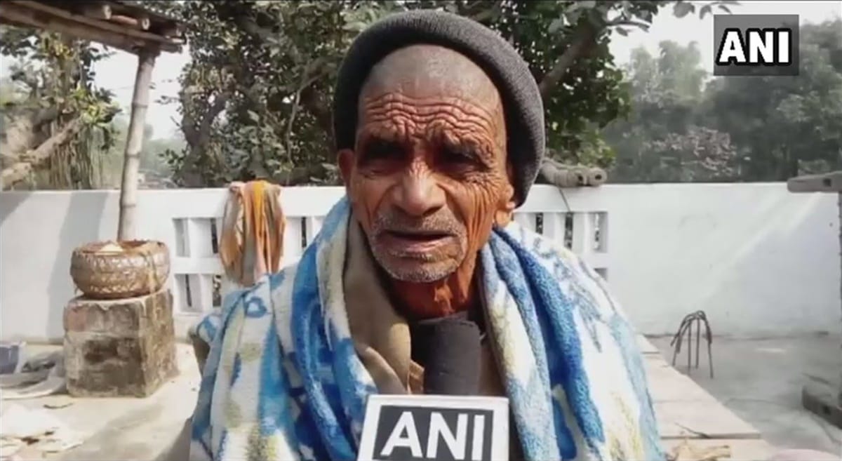a man claims that he is eating mud from the age of 11 because of poverty