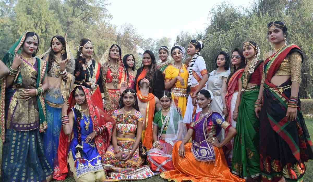see the photos of IIT BHU annual fest kashi yatra