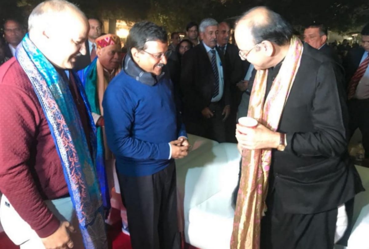 when kejriwal meets arun jaitley congress raises its eyebrows, here what it means