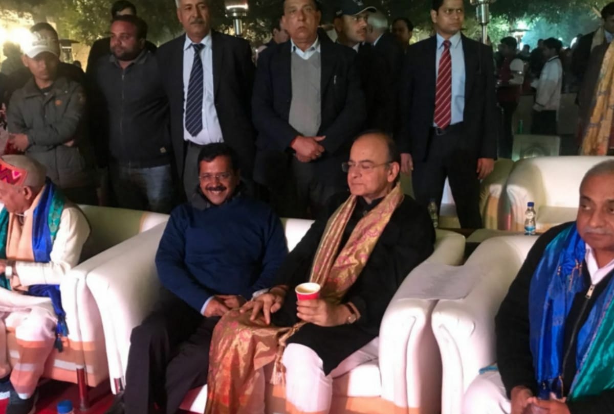 when kejriwal meets arun jaitley congress raises its eyebrows, here what it means
