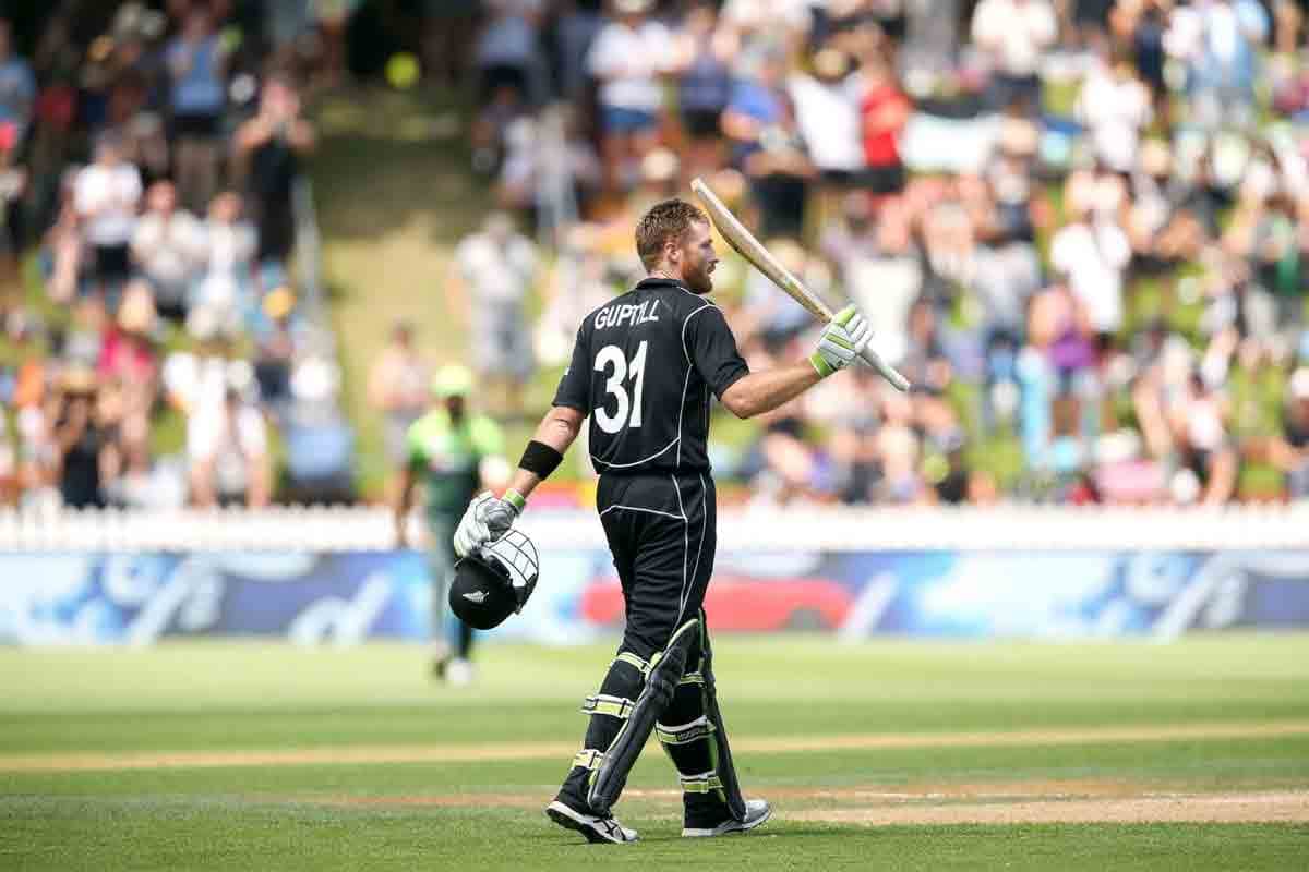 new zealand thrash pakistan in odi series by 5-0
