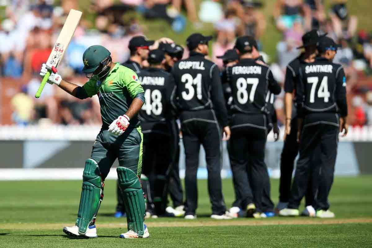 new zealand thrash pakistan in odi series by 5-0