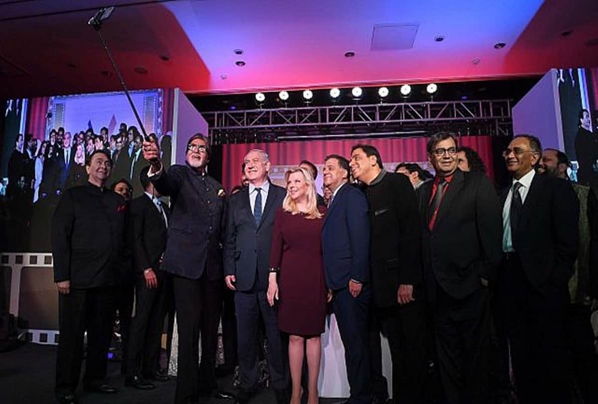 Benjamin netanyahu Selfie with Amitabh Bachchan and bollywood can steal your heart